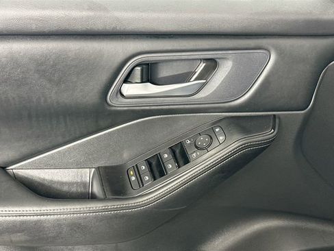 Used 2025 Nissan Rogue SV image 22