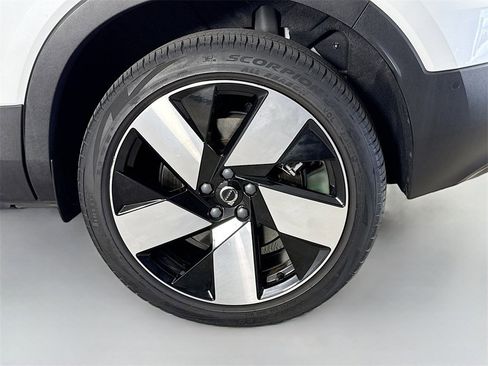 Certified 2023 Volvo XC40 Recharge Ultimate image 32