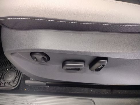 New 2026 Volkswagen Taos SE AWD/4WD image 19