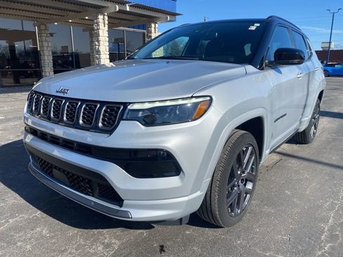 Used 2025 Jeep Compass Limited w/ High Altitude Package image 7