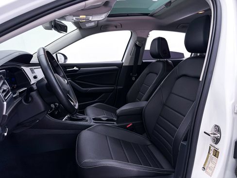 Used 2023 Volkswagen Jetta SE w/ Panoramic Sunroof Package FWD image 17