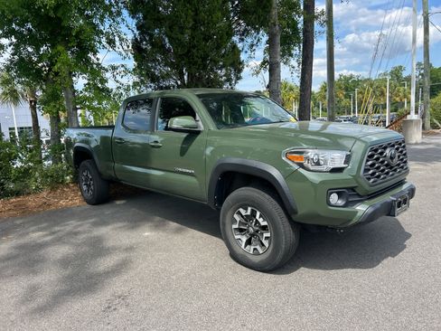 Used 2021 Toyota Tacoma TRD Off-Road w/ Technology Package image 3