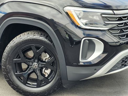 Certified 2025 Volkswagen Atlas Peak Edition SE AWD/4WD image 5