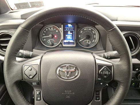 Used 2021 Toyota Tacoma TRD Off-Road w/ Technology Package image 16