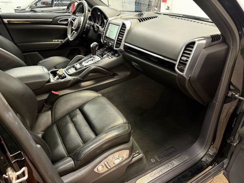 Used 2016 Porsche Cayenne S AWD/4WD image 31
