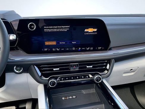 New 2026 Chevrolet Suburban Premier image 6