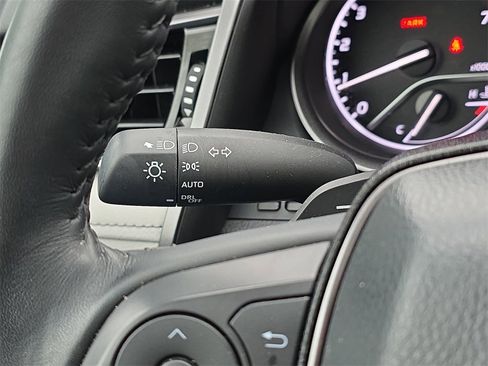 Used 2024 Toyota Camry SE image 29