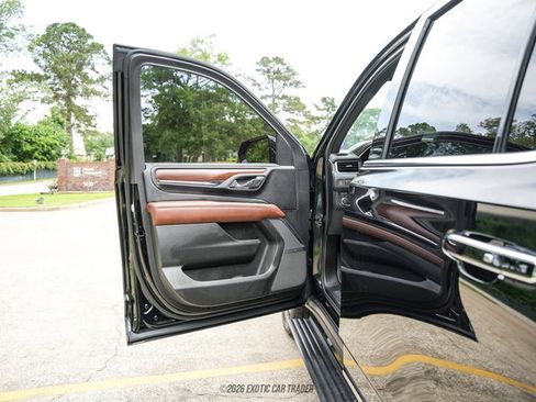 Used 2024 GMC Yukon Denali Ultimate w/ LPO, Floor Liner Package AWD/4WD image 19