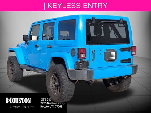 Used 2017 Jeep Wrangler Unlimited Sahara w/ Connectivity Group AWD/4WD image 6