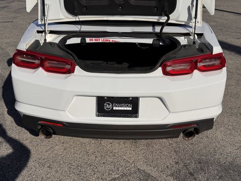 Used 2020 Chevrolet Camaro LT image 13