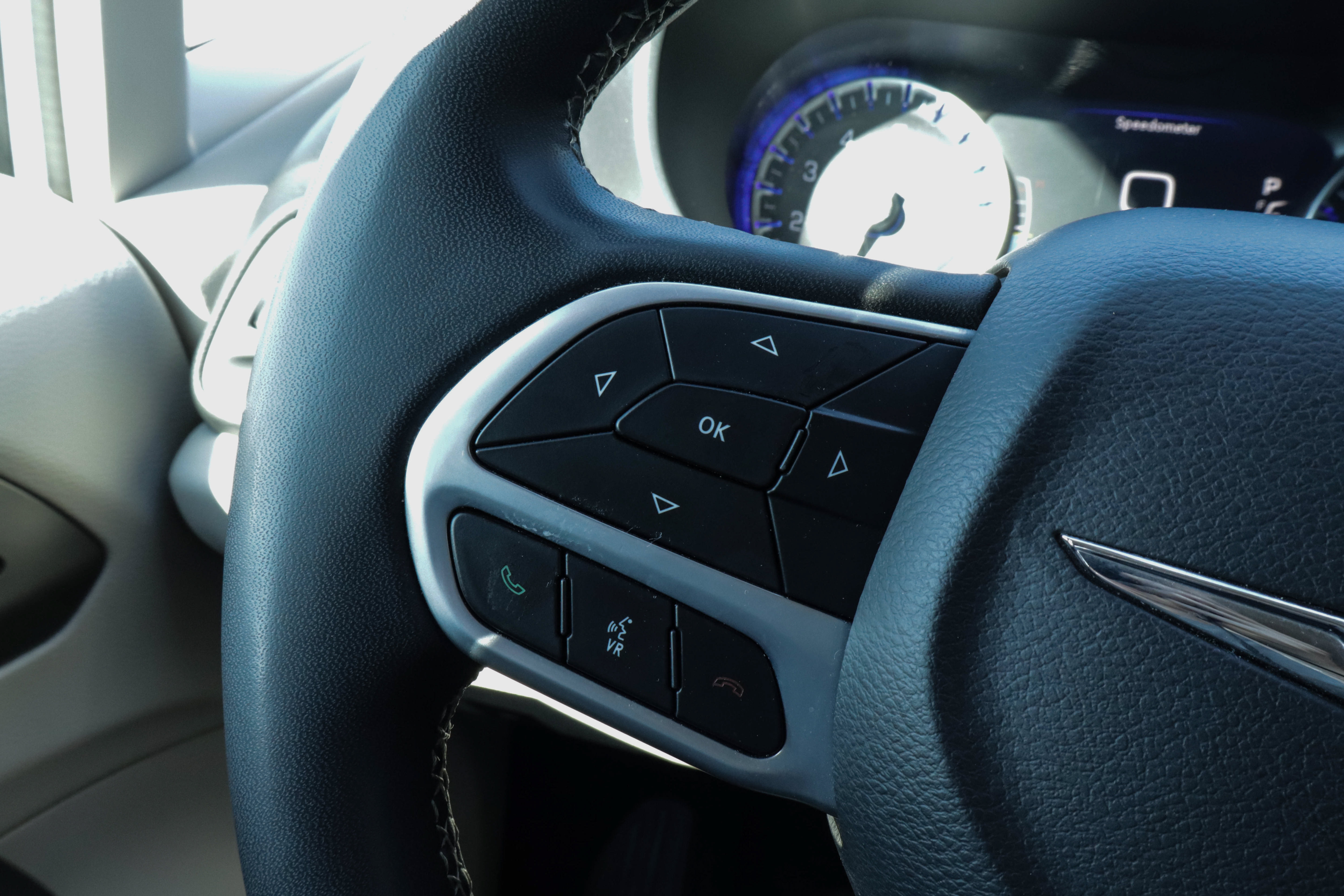 Used 2023 Chrysler Pacifica Touring-L FWD image 28