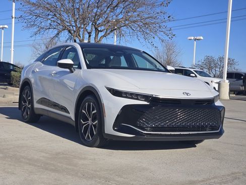 Used 2023 Toyota Crown Limited image 3