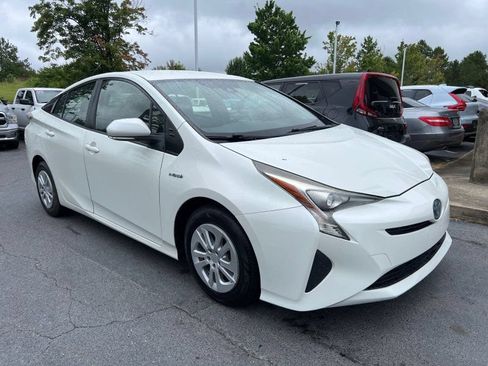 Used 2017 Toyota Prius Two w/ Carpet Mat Package FWD image 1
