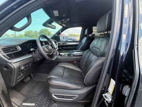Used 2023 Jeep Grand Wagoneer Series III w/ Rear Seat Video Group 1 AWD/4WD image 12