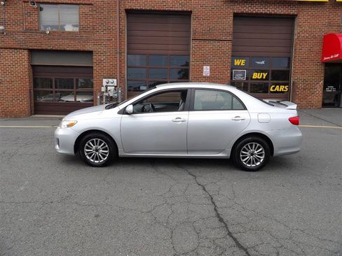 Used 2011 Toyota Corolla image 4