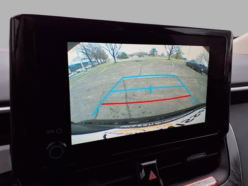 Used 2025 Toyota Corolla LE image 5