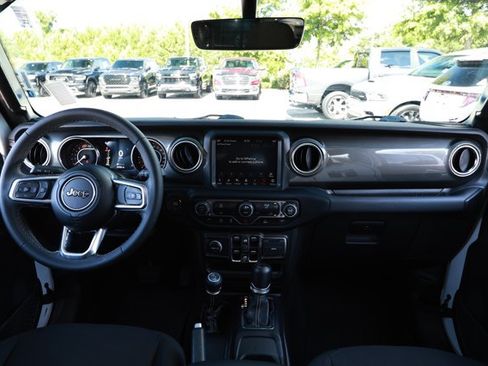 Used 2023 Jeep Wrangler Unlimited Sahara AWD/4WD image 29
