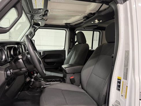 Used 2022 Jeep Gladiator Sport image 16