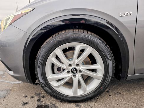 Used 2019 INFINITI QX30 image 14