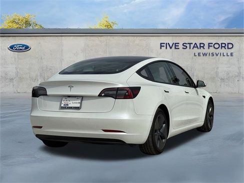 Used 2021 Tesla Model 3 Standard Range image 4