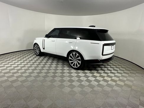Certified 2023 Land Rover Range Rover SE image 3