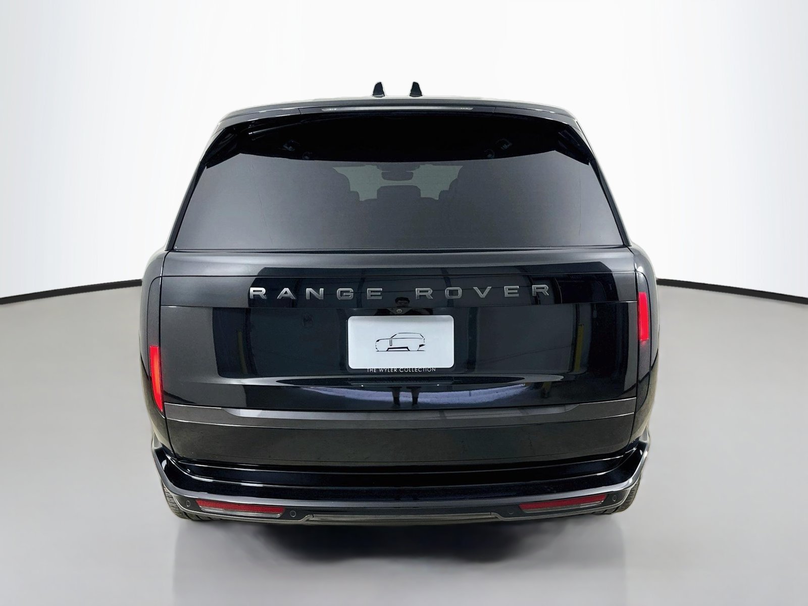 Used 2025 Land Rover Range Rover Long Wheelbase SE AWD/4WD image 6
