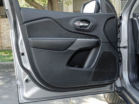 Used 2020 Jeep Cherokee Limited image 55