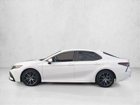 Used 2022 Toyota Camry SE w/ Carpet Mat Package (TMS) FWD image 9