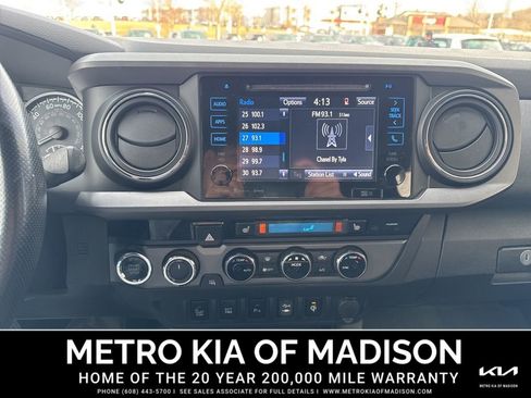 Used 2016 Toyota Tacoma TRD Off-Road w/ Premium & Technology Package image 21