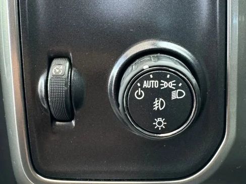 Used 2018 Chevrolet Silverado 1500 LTZ w/ Texas Edition image 40