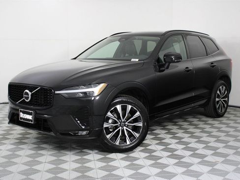Certified 2025 Volvo XC60 B5 Core image 3