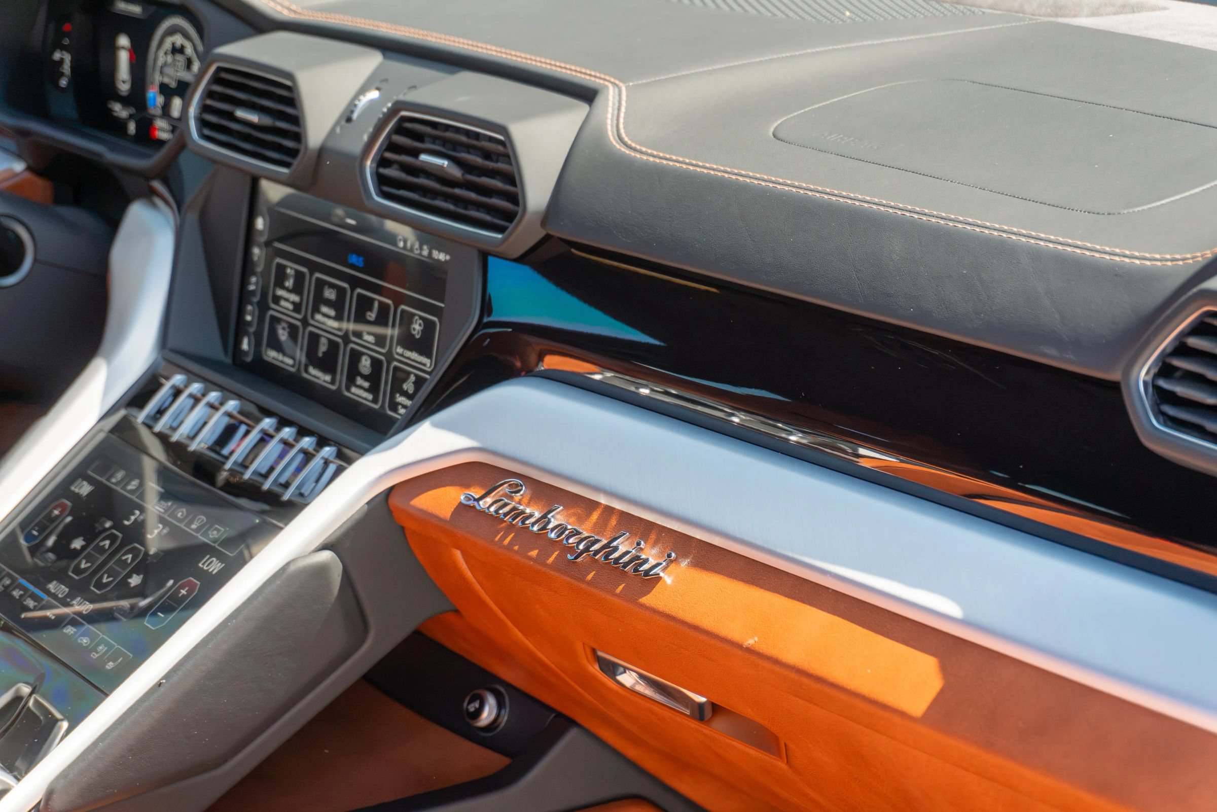 Used 2019 Lamborghini Urus AWD/4WD image 15