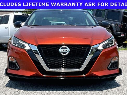 Used 2020 Nissan Altima 2.5 SR w/ Premium Package FWD image 2