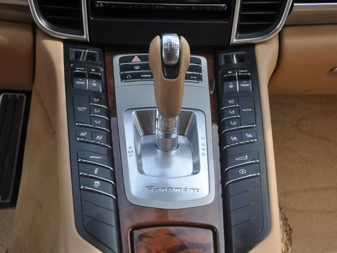 Used 2013 Porsche Panamera 4S image 32