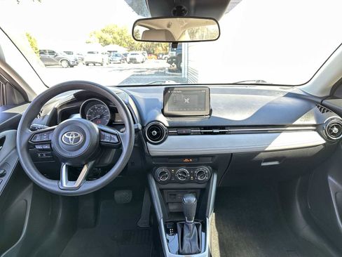 Used 2019 Toyota Yaris LE image 14