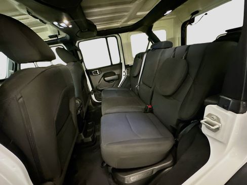 Used 2023 Jeep Wrangler Unlimited AWD/4WD image 28