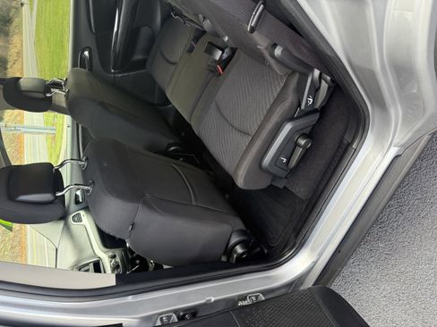 Used 2017 Dodge Journey SE image 11