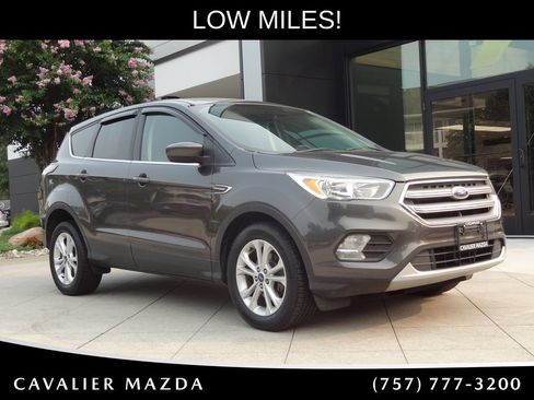 Used 2017 Ford Escape SE FWD image 1