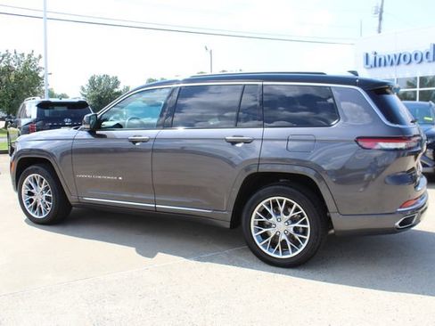 Used 2023 Jeep Grand Cherokee L Summit w/ Luxury Tech Group V AWD/4WD image 3