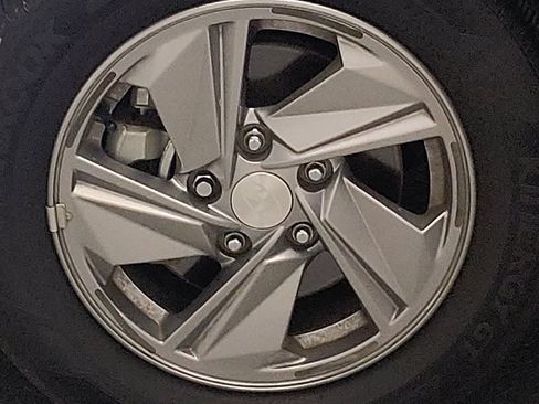 Used 2025 Hyundai Elantra SE image 31