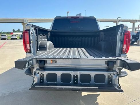Used 2025 GMC Sierra 1500 AT4 w/ Technology Package AWD/4WD image 14