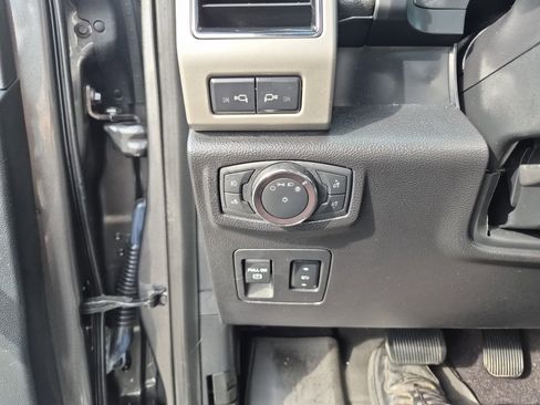 Used 2019 Ford F150 Lariat image 24