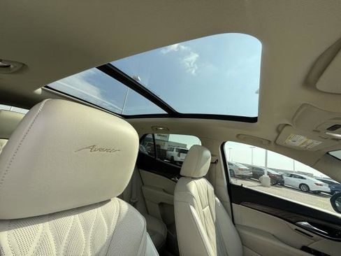 Used 2023 Buick Envision Avenir image 32