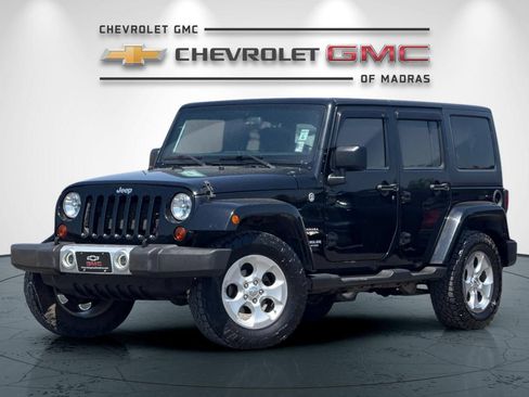 Used 2013 Jeep Wrangler Unlimited Sahara w/ Connectivity Group AWD/4WD image 7