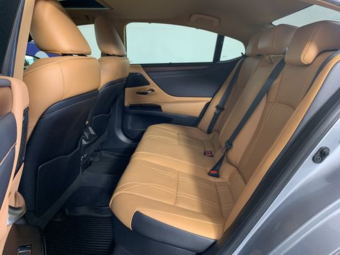 Used 2022 Lexus ES 300h Ultra Luxury w/ Accessory Package FWD image 31