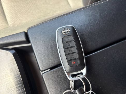 Used 2025 Nissan Rogue SV FWD image 21