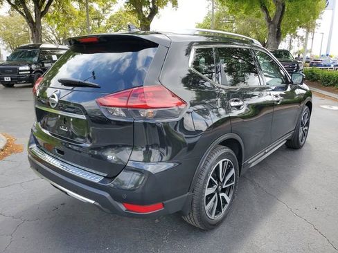 Used 2019 Nissan Rogue SL w/ Premium Package image 4
