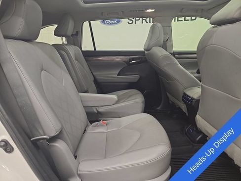 Used 2022 Toyota Highlander Platinum AWD/4WD image 12