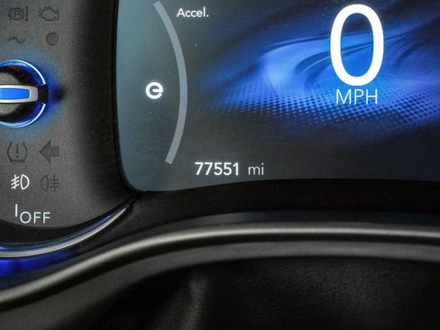 Used 2021 Chrysler Pacifica Touring-L w/ Uconnect Theater Family Group FWD image 20
