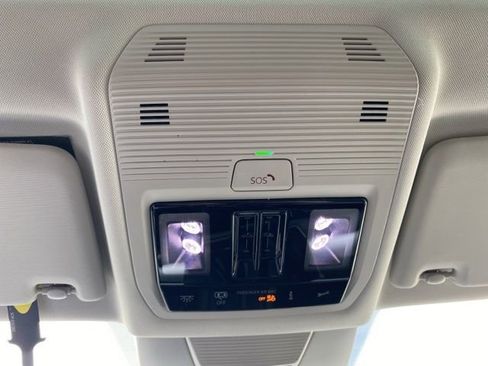 New 2026 Volkswagen Tiguan SE image 44